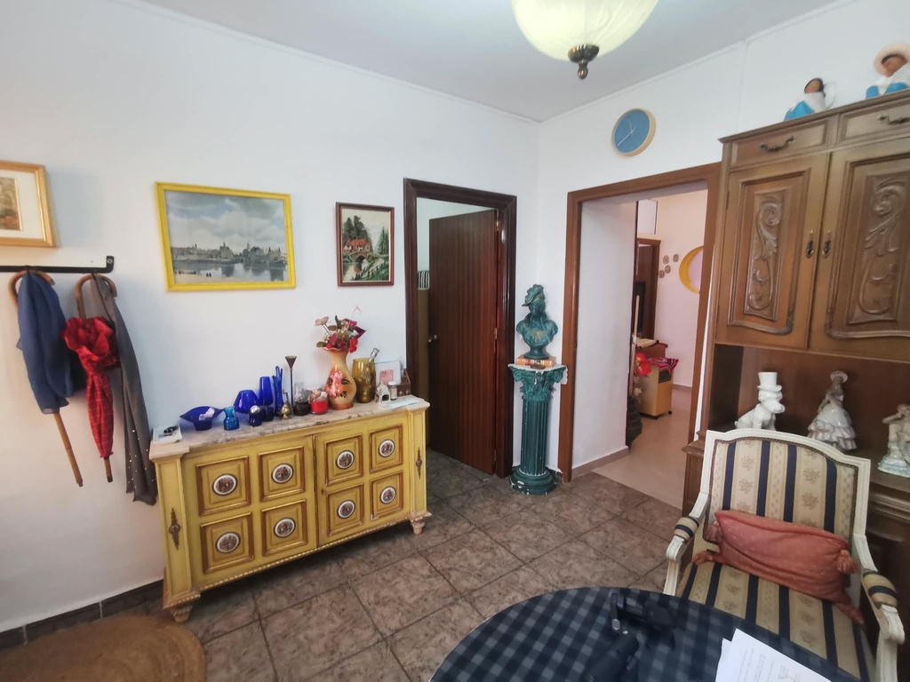 Fraai Gerenoveerd Dorpshuis met 5 Slaapkamers, Zonnig Terras en Landelijk Uitzicht in Chirivel, Almería