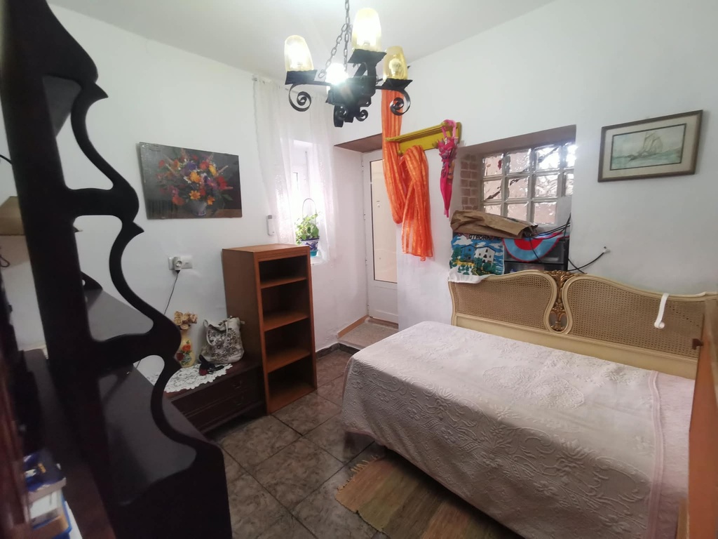 Fraai Gerenoveerd Dorpshuis met 5 Slaapkamers, Zonnig Terras en Landelijk Uitzicht in Chirivel, Almería
