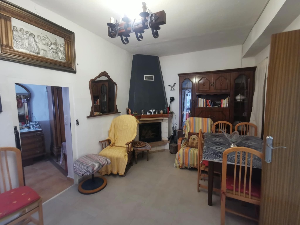 Fraai Gerenoveerd Dorpshuis met 5 Slaapkamers, Zonnig Terras en Landelijk Uitzicht in Chirivel, Almería