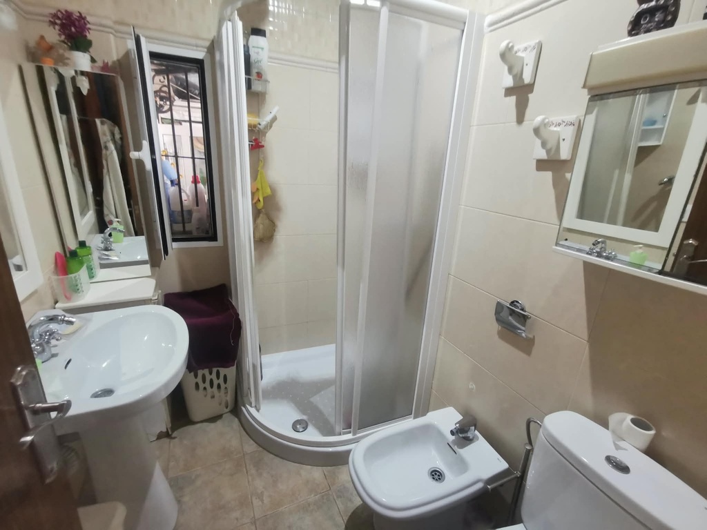 Fraai Gerenoveerd Dorpshuis met 5 Slaapkamers, Zonnig Terras en Landelijk Uitzicht in Chirivel, Almería