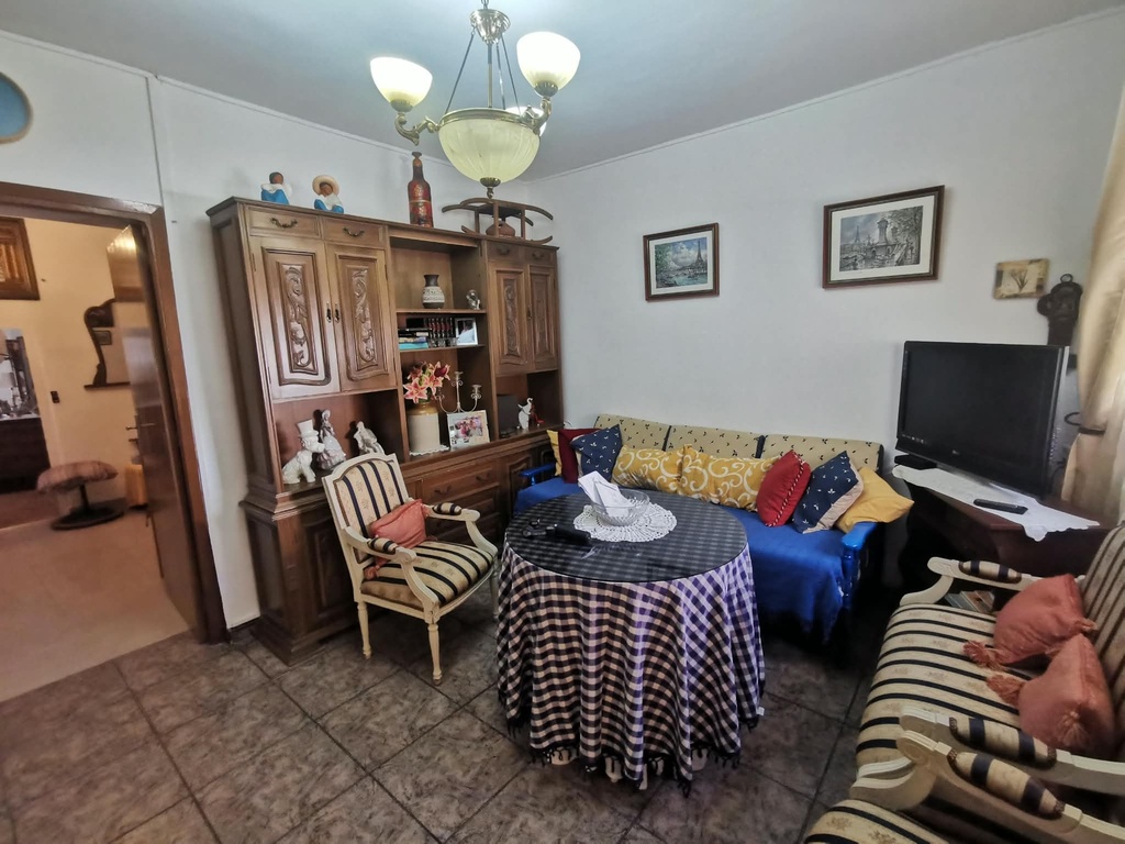 Fraai Gerenoveerd Dorpshuis met 5 Slaapkamers, Zonnig Terras en Landelijk Uitzicht in Chirivel, Almería