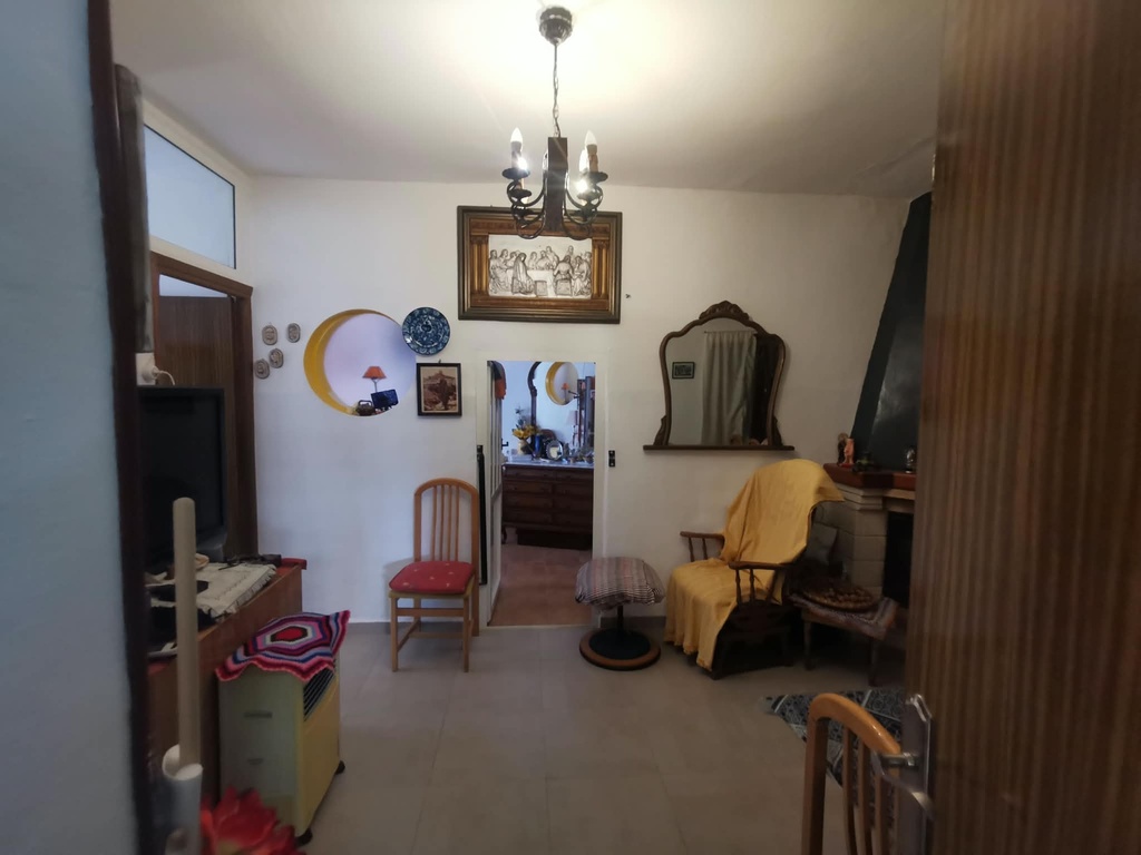 Fraai Gerenoveerd Dorpshuis met 5 Slaapkamers, Zonnig Terras en Landelijk Uitzicht in Chirivel, Almería