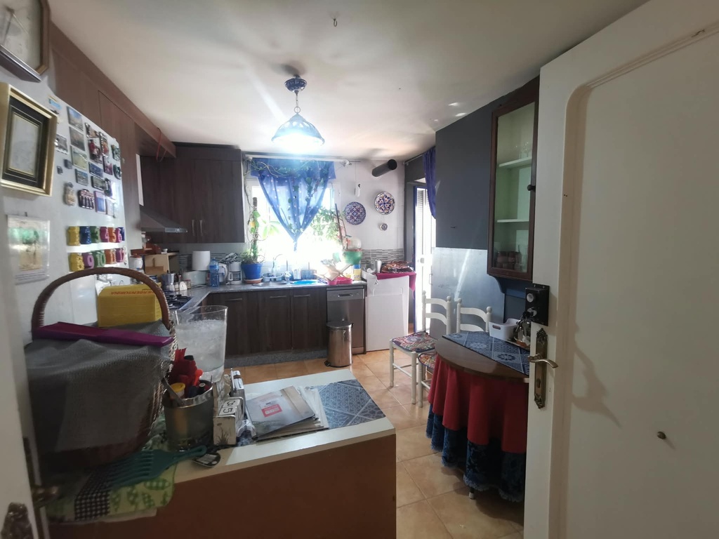 Fraai Gerenoveerd Dorpshuis met 5 Slaapkamers, Zonnig Terras en Landelijk Uitzicht in Chirivel, Almería