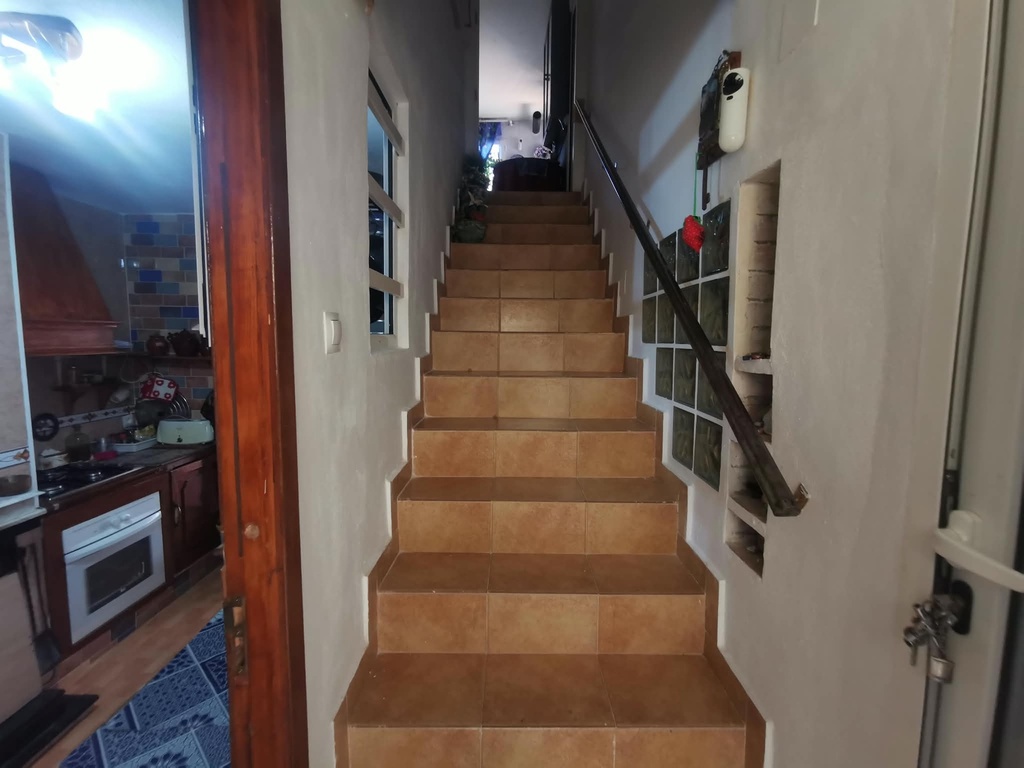 Fraai Gerenoveerd Dorpshuis met 5 Slaapkamers, Zonnig Terras en Landelijk Uitzicht in Chirivel, Almería