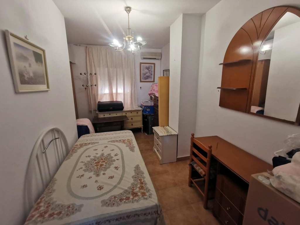 Fraai Gerenoveerd Dorpshuis met 5 Slaapkamers, Zonnig Terras en Landelijk Uitzicht in Chirivel, Almería