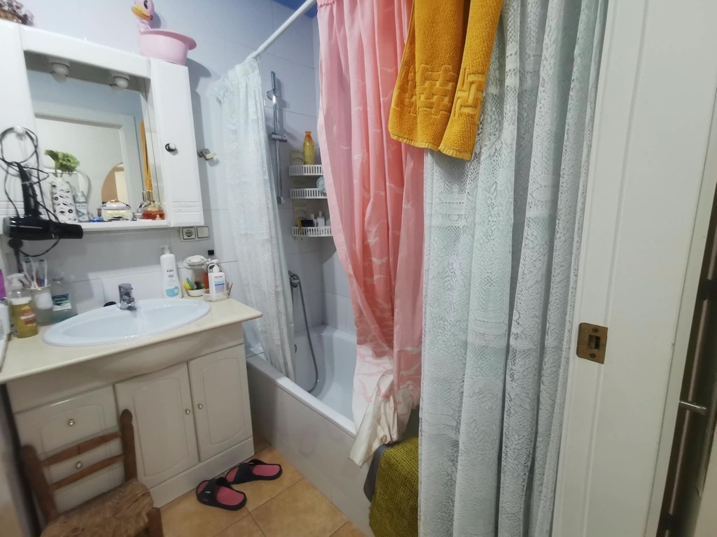 Fraai Gerenoveerd Dorpshuis met 5 Slaapkamers, Zonnig Terras en Landelijk Uitzicht in Chirivel, Almería