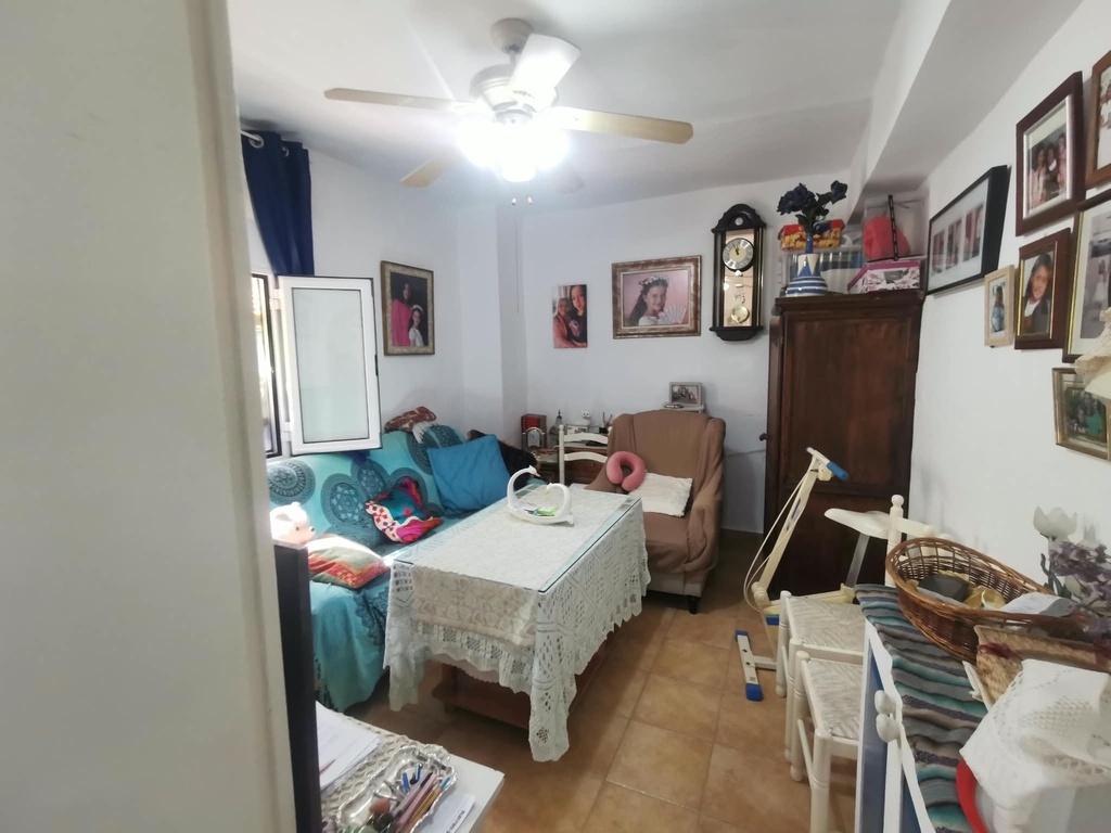 Fraai Gerenoveerd Dorpshuis met 5 Slaapkamers, Zonnig Terras en Landelijk Uitzicht in Chirivel, Almería