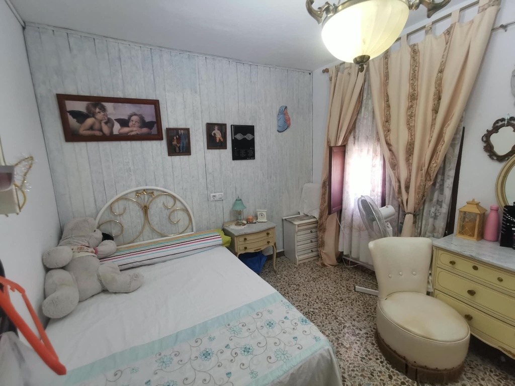 Fraai Gerenoveerd Dorpshuis met 5 Slaapkamers, Zonnig Terras en Landelijk Uitzicht in Chirivel, Almería
