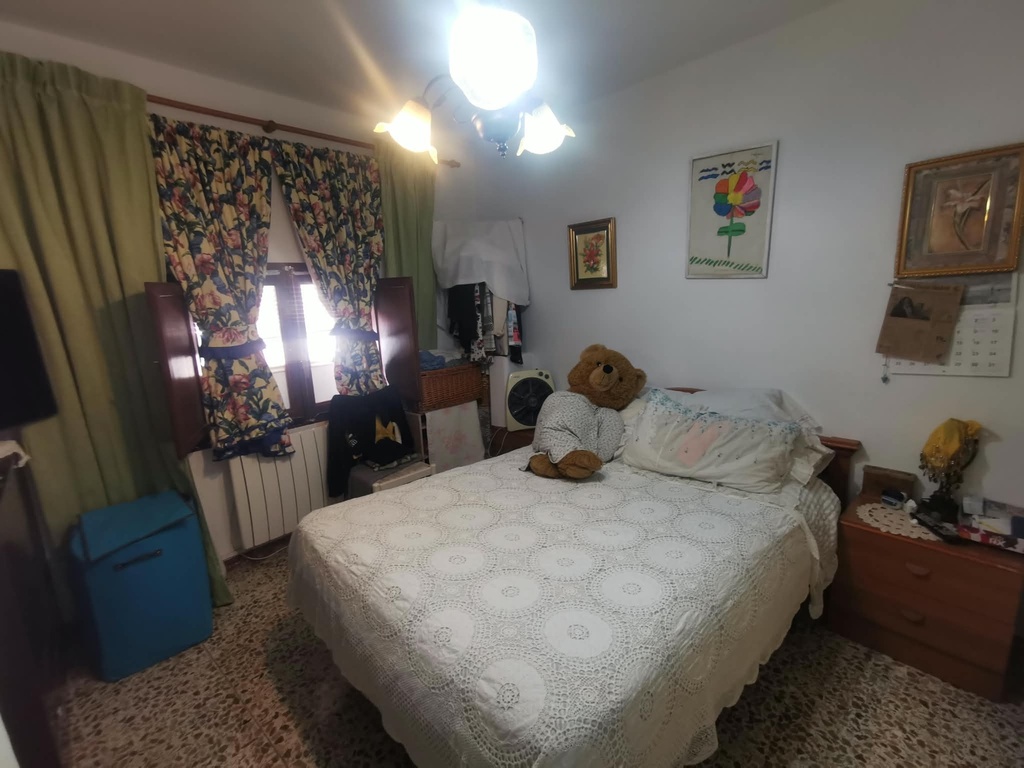 Fraai Gerenoveerd Dorpshuis met 5 Slaapkamers, Zonnig Terras en Landelijk Uitzicht in Chirivel, Almería
