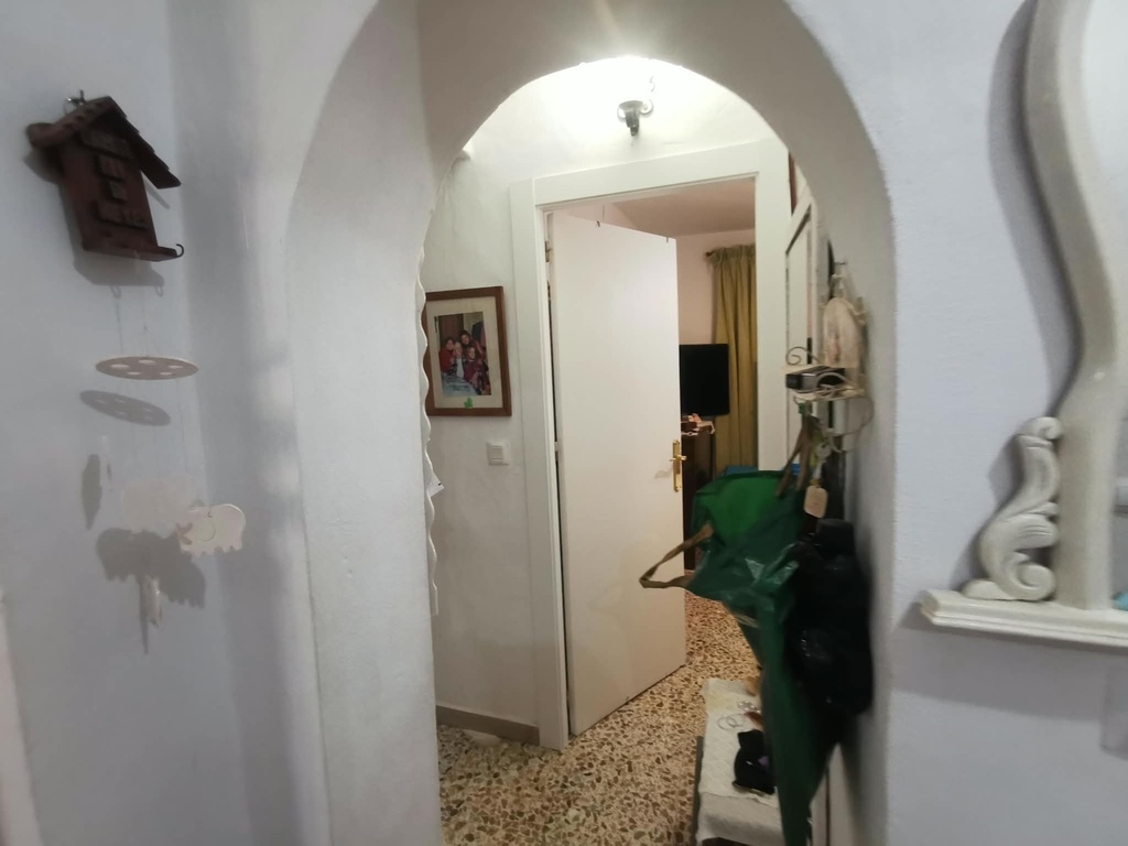Fraai Gerenoveerd Dorpshuis met 5 Slaapkamers, Zonnig Terras en Landelijk Uitzicht in Chirivel, Almería