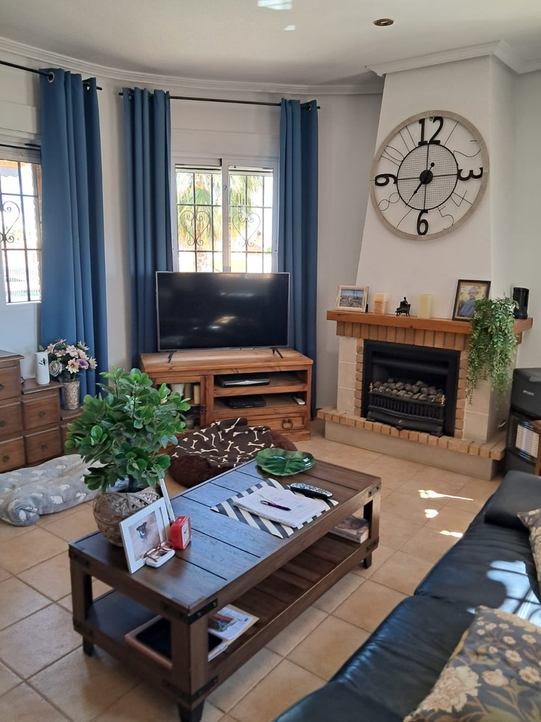 Vrijstaande woning in Fortuna met privé verwarmde zwembad, solarium en bergzicht