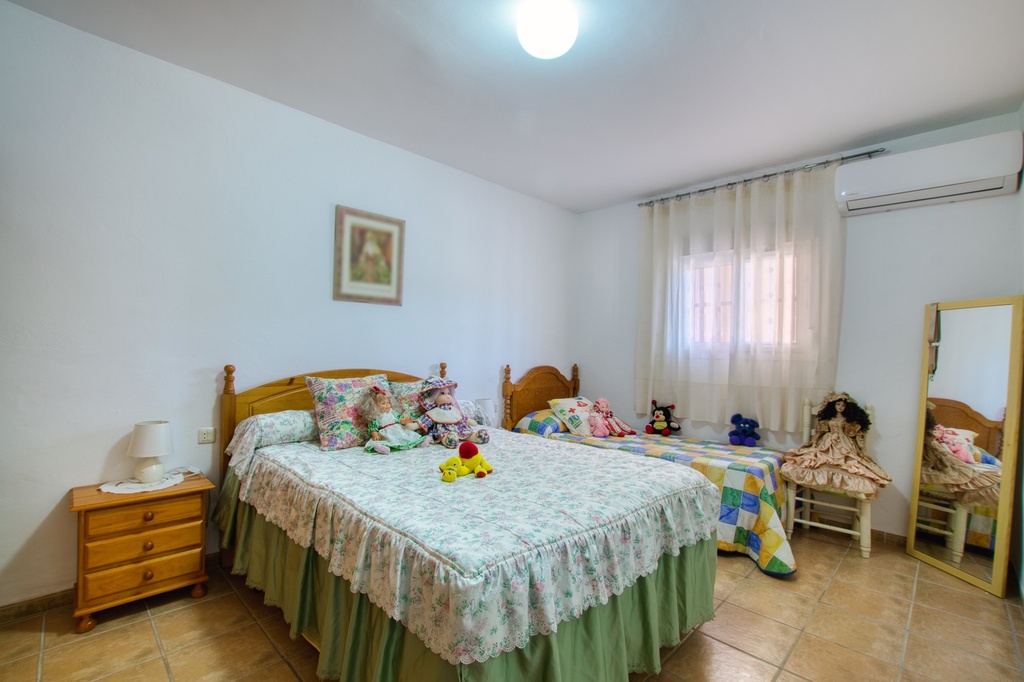 Vrijstaande villa met privézwembad en bergzicht in Alcaucín