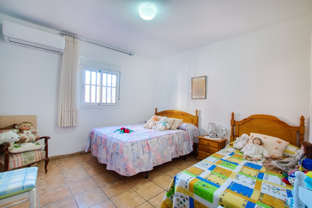 Vrijstaande villa met privézwembad en bergzicht in Alcaucín