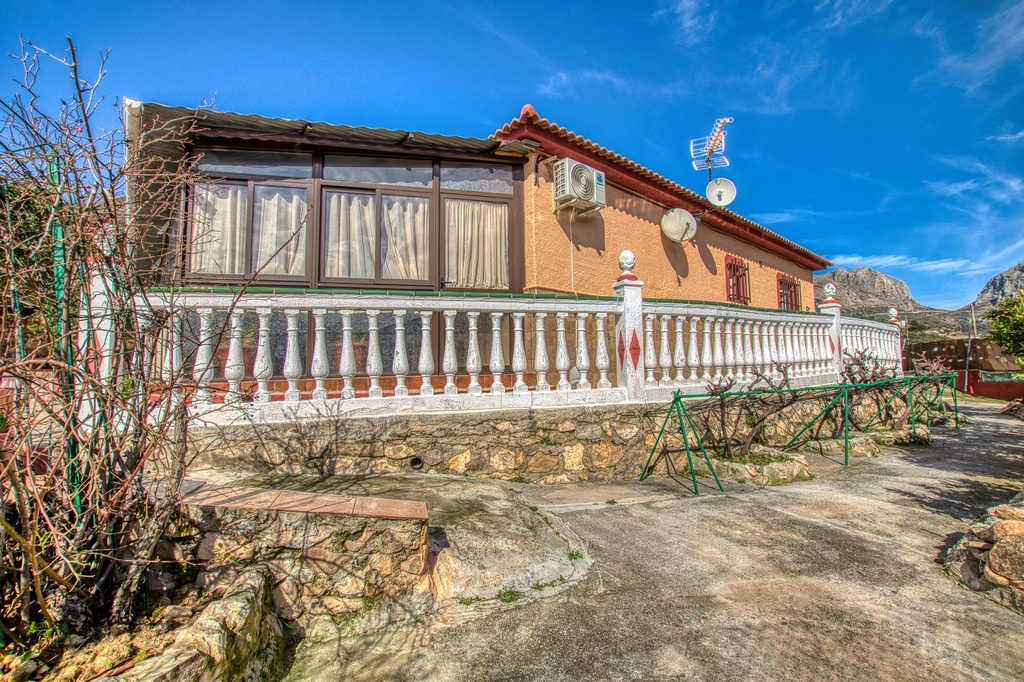 Vrijstaande villa met privézwembad en bergzicht in Alcaucín