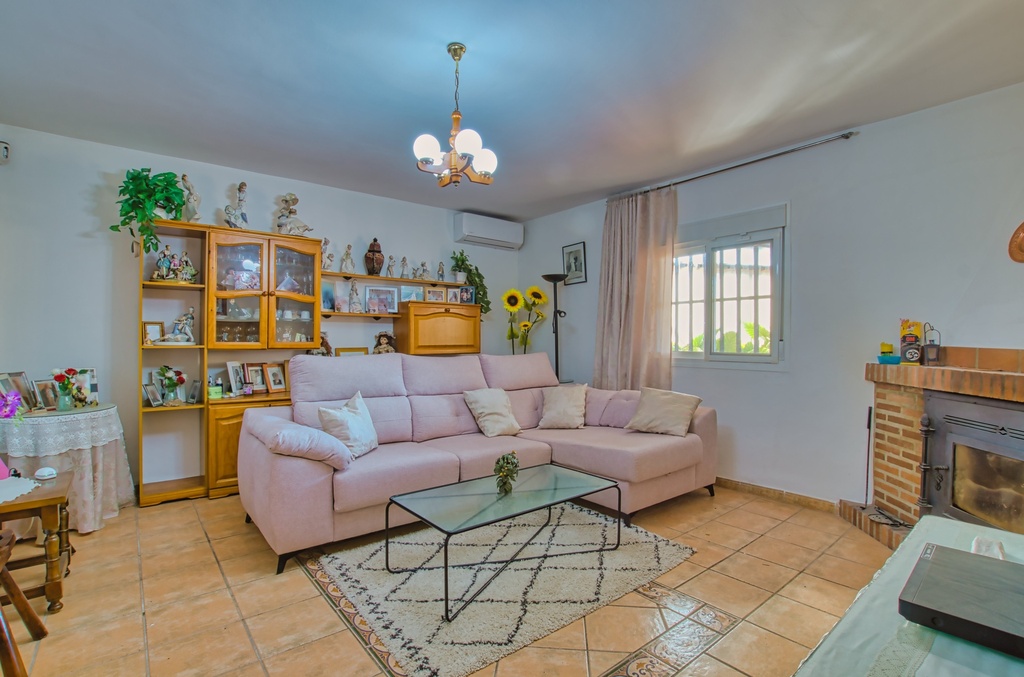 Vrijstaande villa met privézwembad en bergzicht in Alcaucín