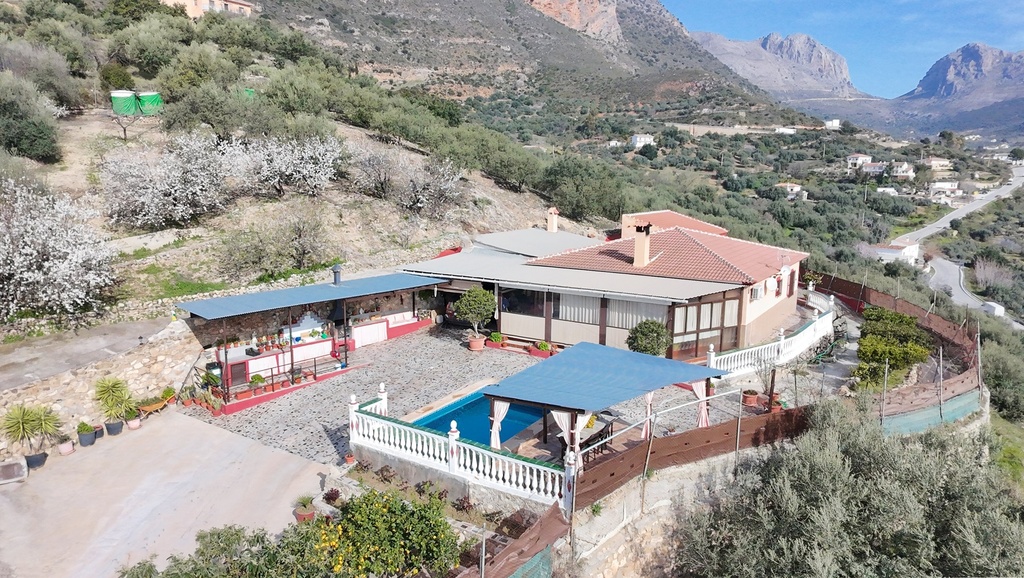 Vrijstaande villa met privézwembad en bergzicht in Alcaucín