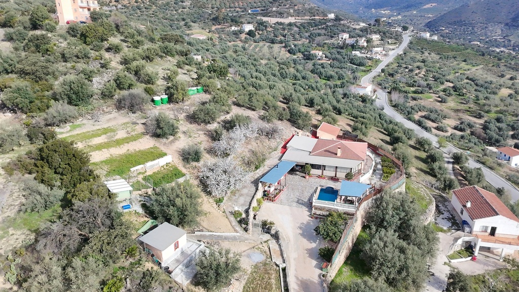 Vrijstaande villa met privézwembad en bergzicht in Alcaucín