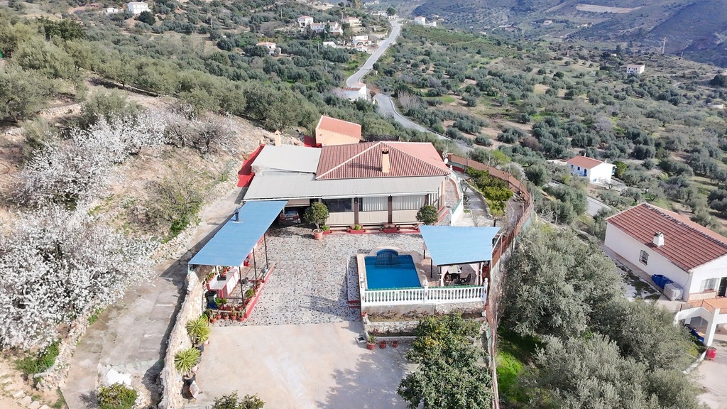 Vrijstaande villa met privézwembad en bergzicht in Alcaucín