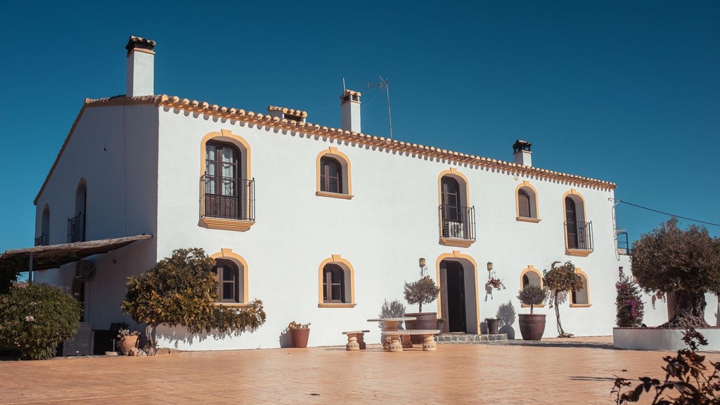 Boerderij met hotelvergunning te koop in Lorca, Murcia
