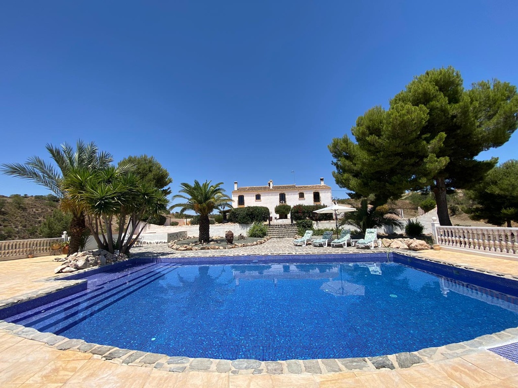 Boerderij met hotelvergunning te koop in Lorca, Murcia