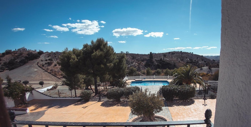 Boerderij met hotelvergunning te koop in Lorca, Murcia
