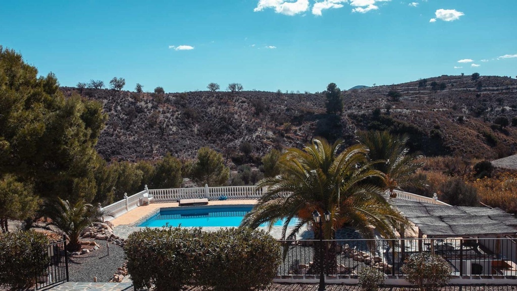 Boerderij met hotelvergunning te koop in Lorca, Murcia