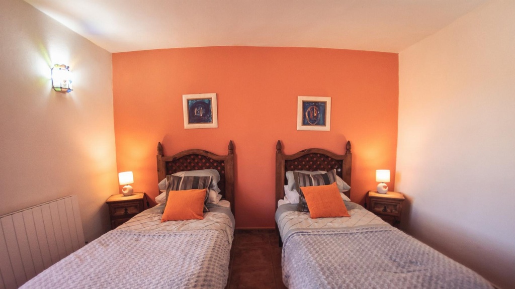 Boerderij met hotelvergunning te koop in Lorca, Murcia