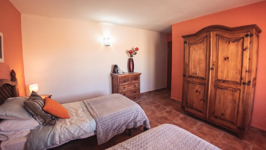 Boerderij met hotelvergunning te koop in Lorca, Murcia