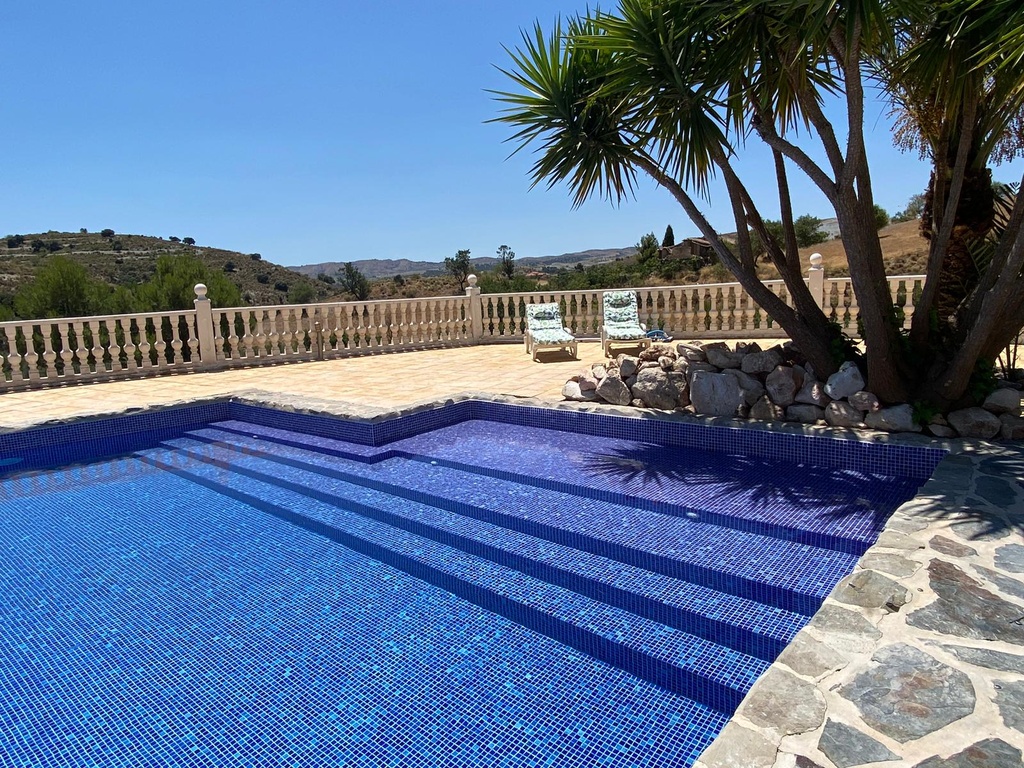 Boerderij met hotelvergunning te koop in Lorca, Murcia