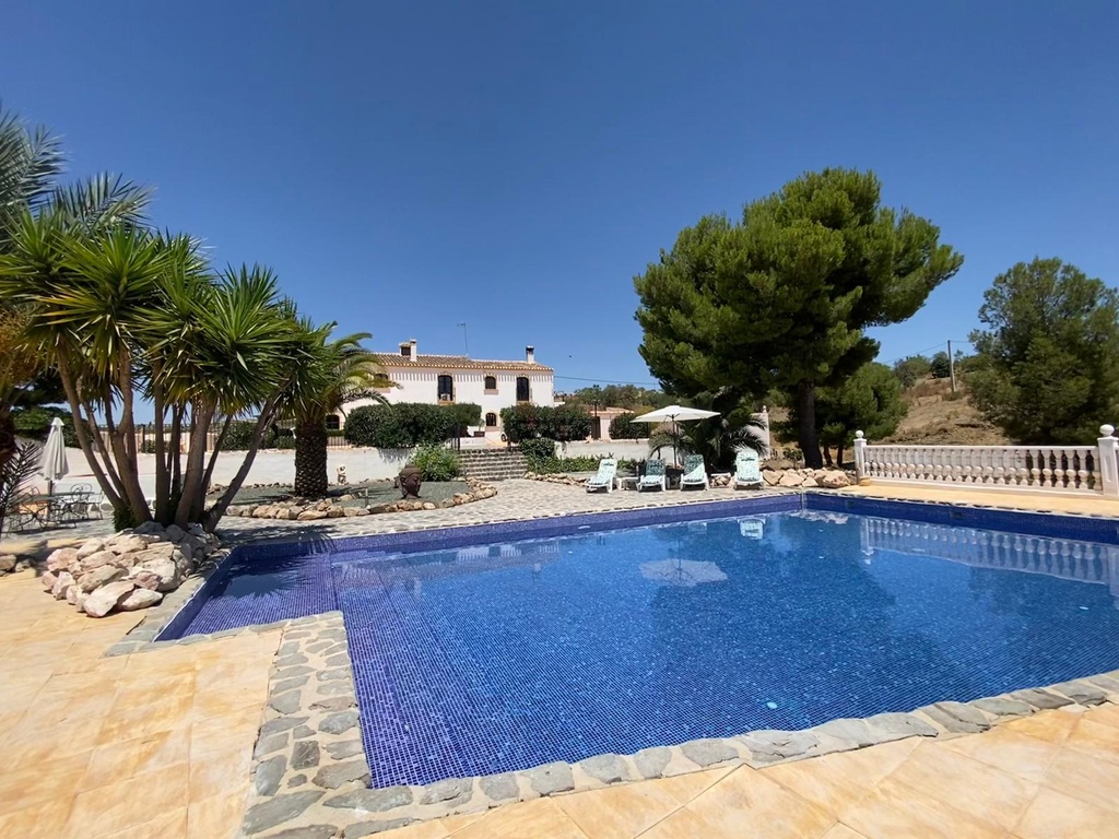 Boerderij met hotelvergunning te koop in Lorca, Murcia