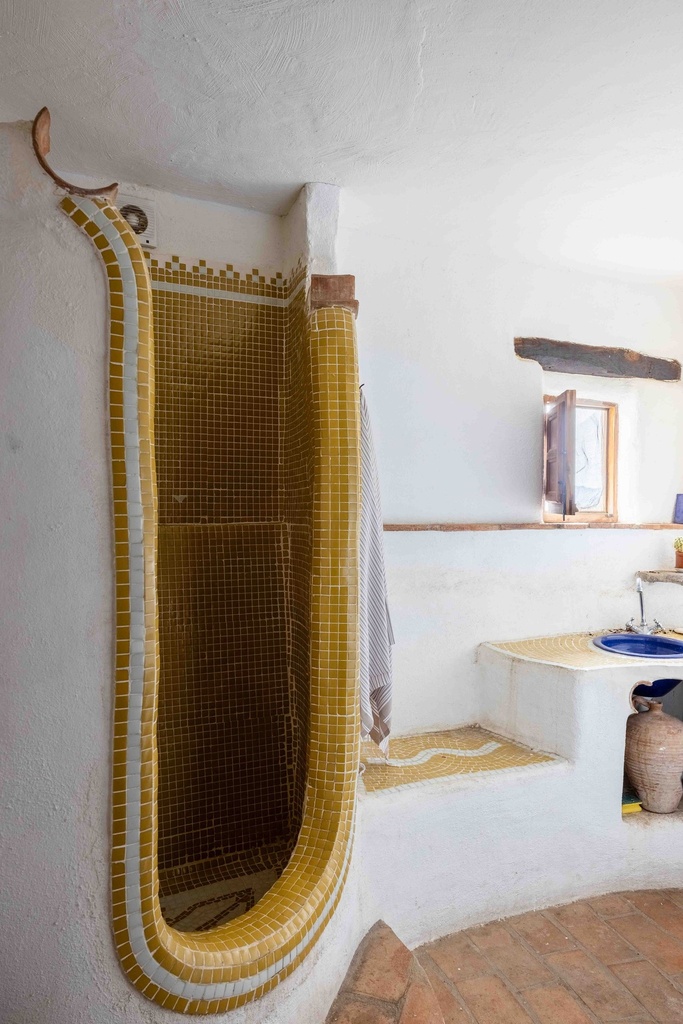Buurtschap met 14 stadhuizen te koop in La Viñuela, Málaga