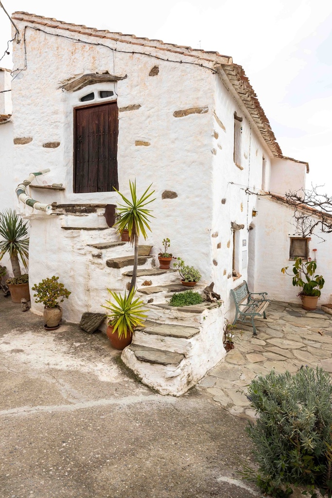 Buurtschap met 14 stadhuizen te koop in La Viñuela, Málaga