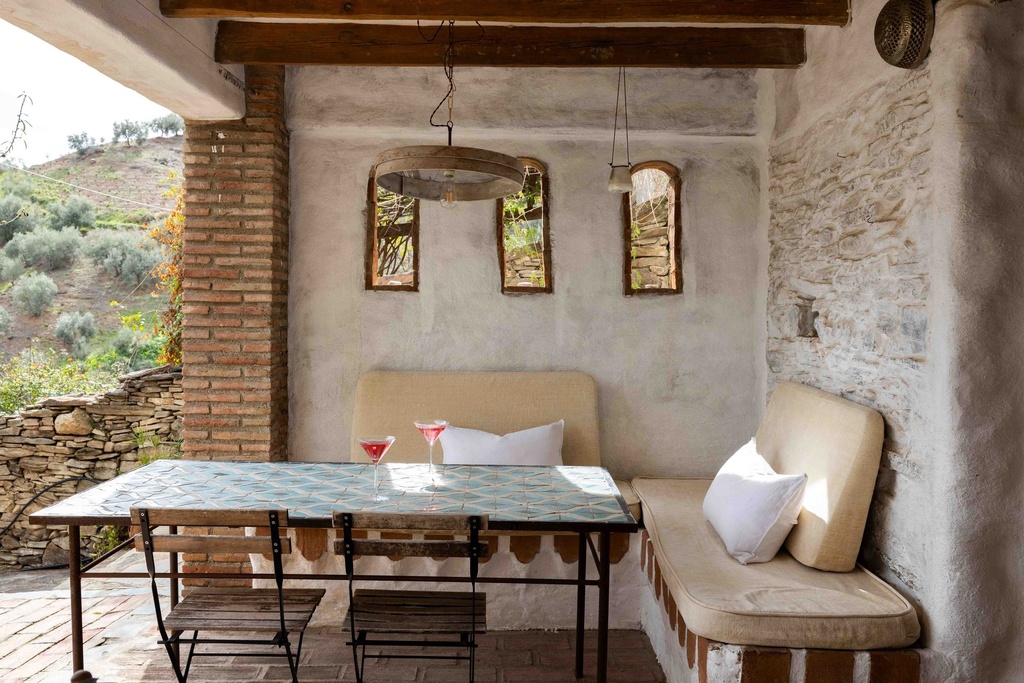 Buurtschap met 14 stadhuizen te koop in La Viñuela, Málaga