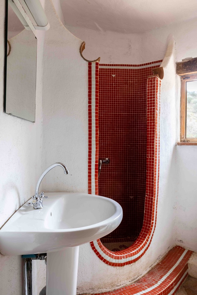 Buurtschap met 14 stadhuizen te koop in La Viñuela, Málaga