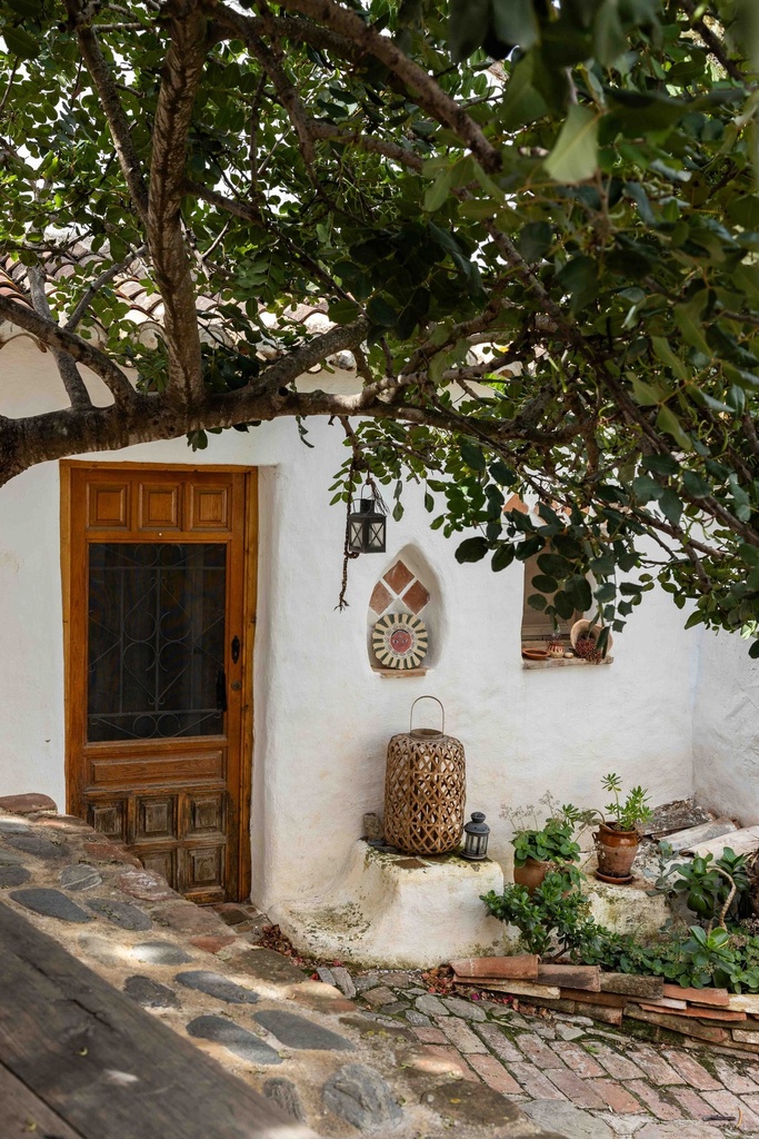 Buurtschap met 14 stadhuizen te koop in La Viñuela, Málaga