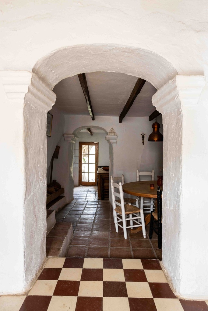 Buurtschap met 14 stadhuizen te koop in La Viñuela, Málaga