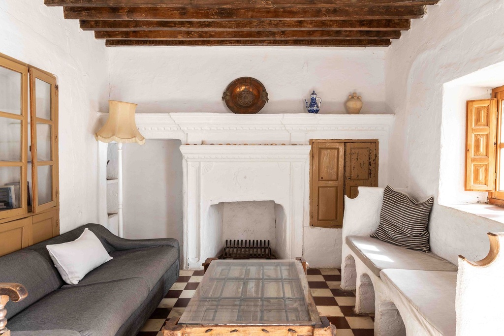 Buurtschap met 14 stadhuizen te koop in La Viñuela, Málaga