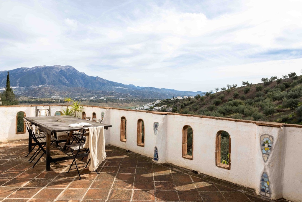 Buurtschap met 14 stadhuizen te koop in La Viñuela, Málaga