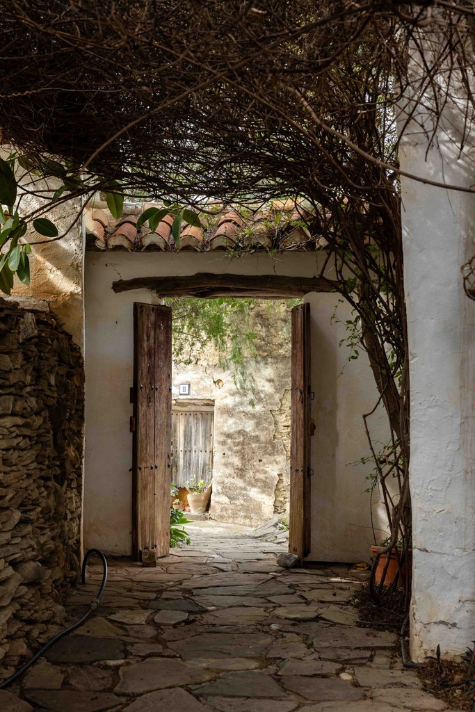 Buurtschap met 14 stadhuizen te koop in La Viñuela, Málaga