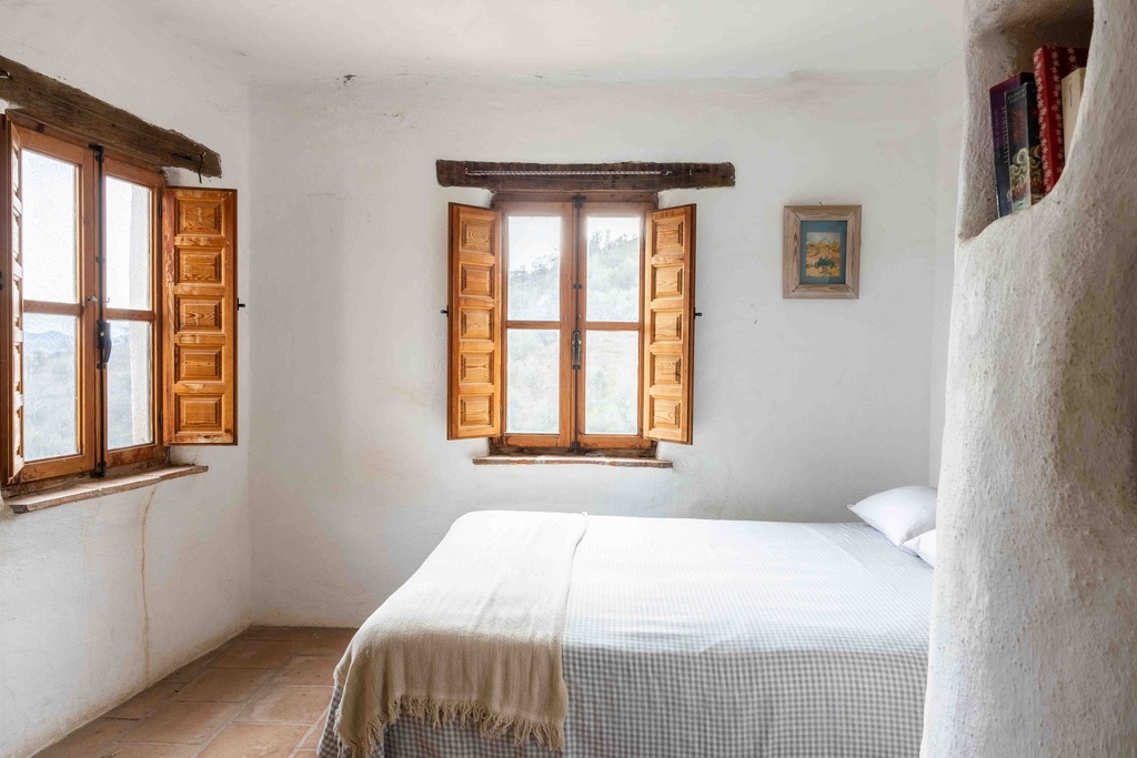 Buurtschap met 14 stadhuizen te koop in La Viñuela, Málaga