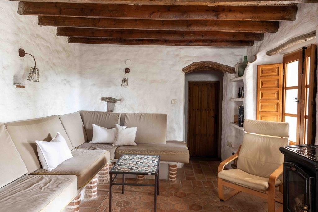 Buurtschap met 14 stadhuizen te koop in La Viñuela, Málaga