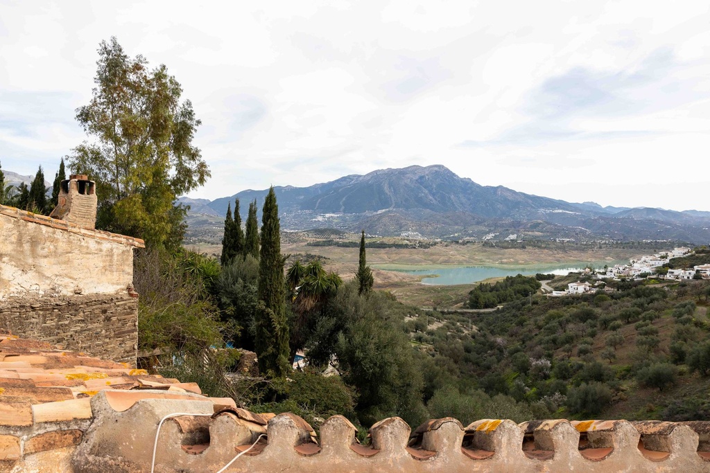 Buurtschap met 14 stadhuizen te koop in La Viñuela, Málaga