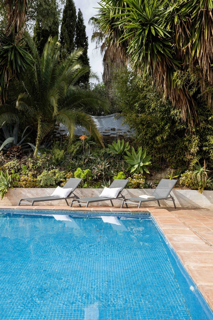 Buurtschap met 14 stadhuizen te koop in La Viñuela, Málaga
