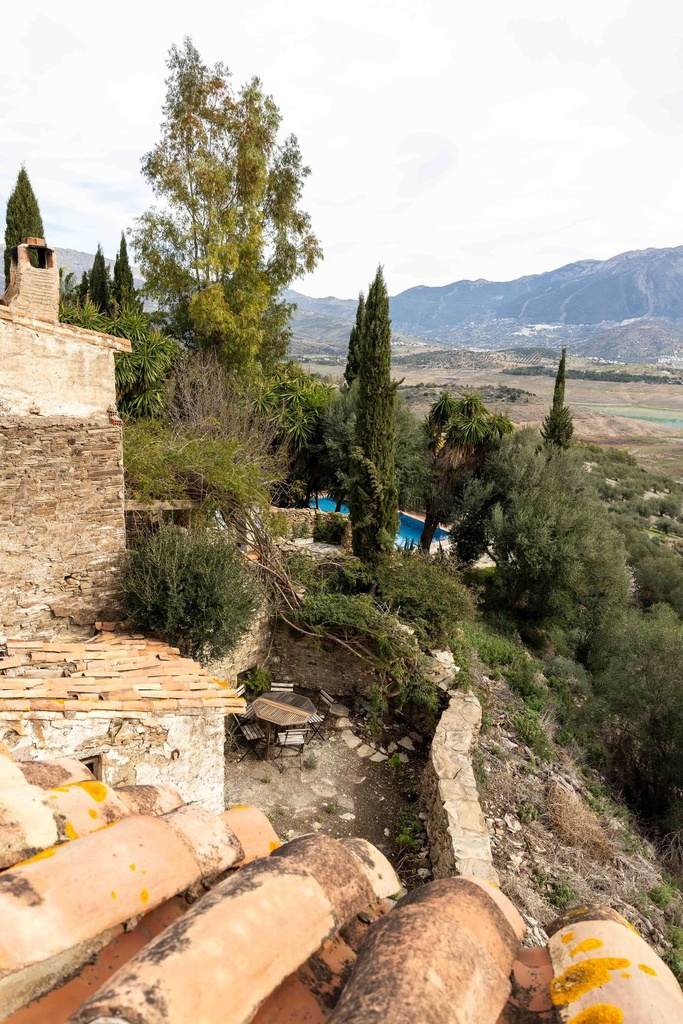 Buurtschap met 14 stadhuizen te koop in La Viñuela, Málaga