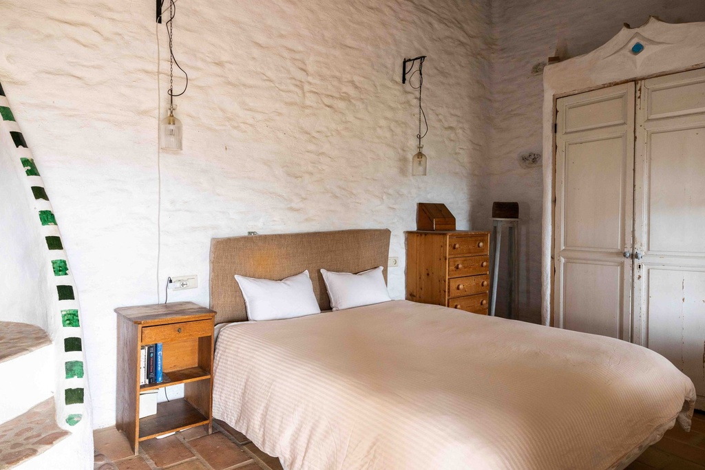 Buurtschap met 14 stadhuizen te koop in La Viñuela, Málaga