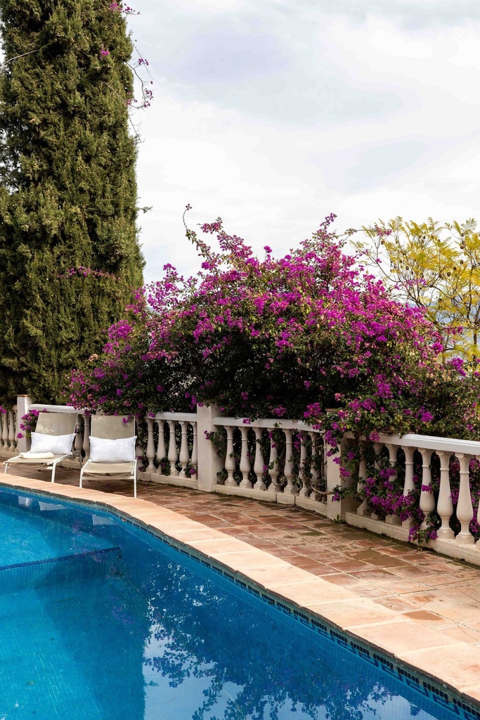 Buurtschap met 14 stadhuizen te koop in La Viñuela, Málaga