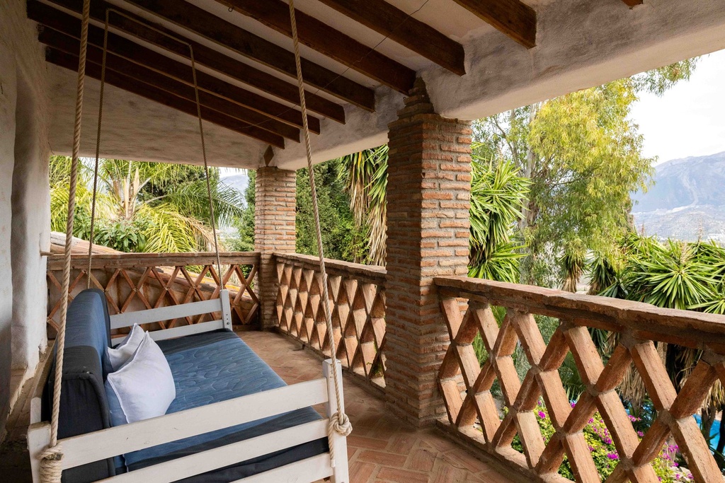 Buurtschap met 14 stadhuizen te koop in La Viñuela, Málaga