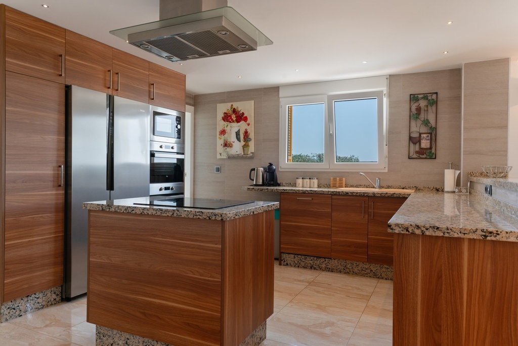 Luxe landelijke villa met prachtig uitzicht op het meer in Torremendo