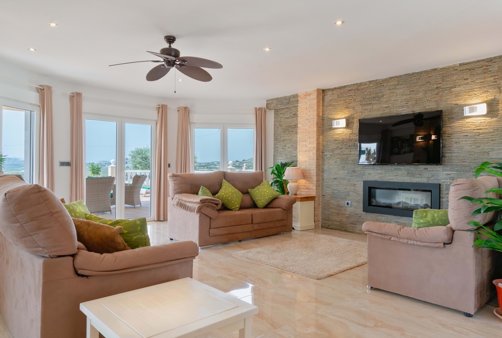 Luxe landelijke villa met prachtig uitzicht op het meer in Torremendo