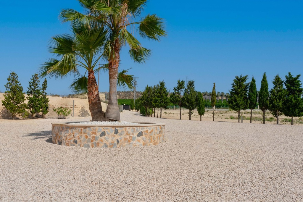 Luxe landelijke villa met prachtig uitzicht op het meer in Torremendo